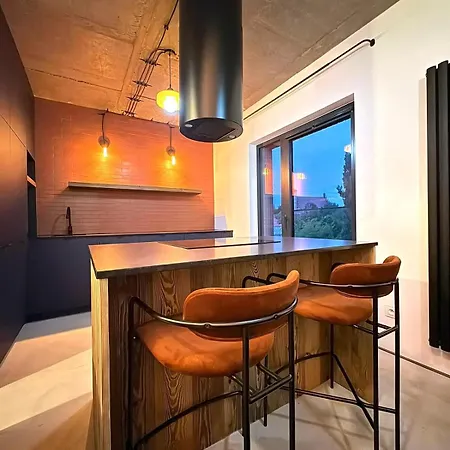 White Glove Parkya Loft *