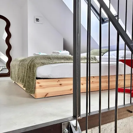 White Glove Parkya Loft