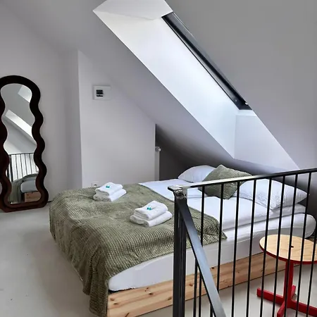 White Glove Parkya Loft Apartman